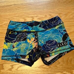 Fleo shorts. 3.25 style. Size small